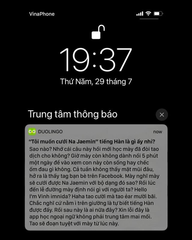 Một thông báo từ app Duolingo gửi đến người học