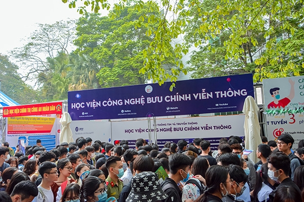 Thí sinh có thể đăng ký xét tuyển vào Học viện Bưu chính Viễn thông bằng điện thoại