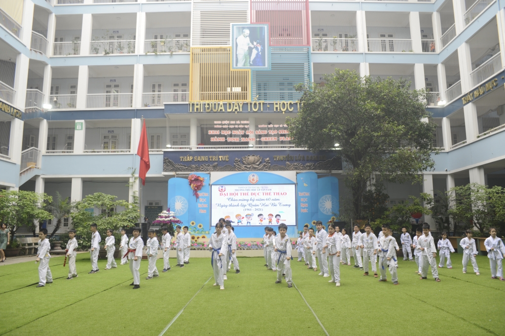 Đội viên trường Tiểu học Lê Văn Tám 