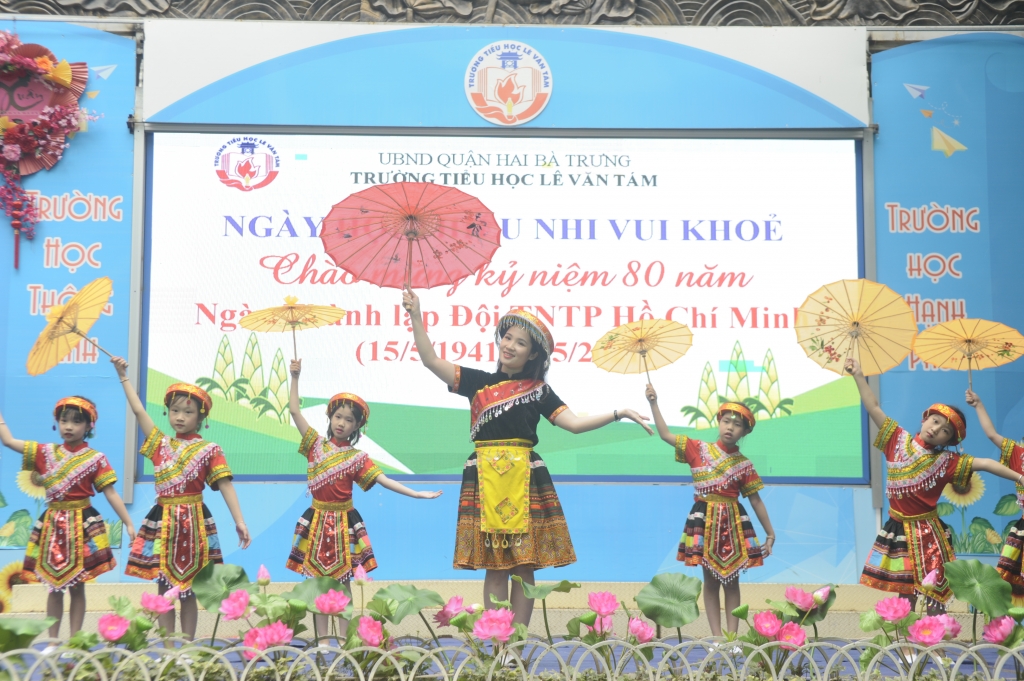 Tiết mục văn nghệ tại chương trình Tiết mục văn nghệ tại chương trình