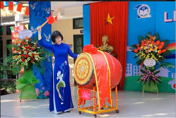 cô Trần Thị Lan Hương, hiệu trưởng trường Tiểu học Thịnh Quang luôn coi trọng công tác Đội