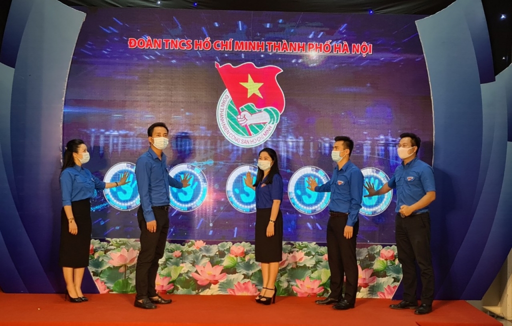 Các đồng chí trong Thường trực Thành đoàn phát động trực tuyến Chiến dịch THNT Hè 2021