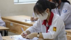 "Cuộc đua nghẹt thở" vào lớp 10 công lập của cha mẹ