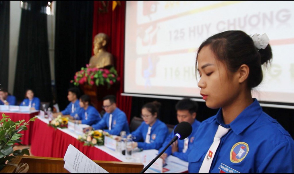 Sinh viên Tô Thị Trang tham luận tại Đại hội