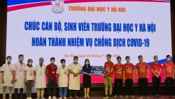 350 sinh viên ĐH Y Hà Nội lên đường tham gia phòng chống dịch tại Bình Dương