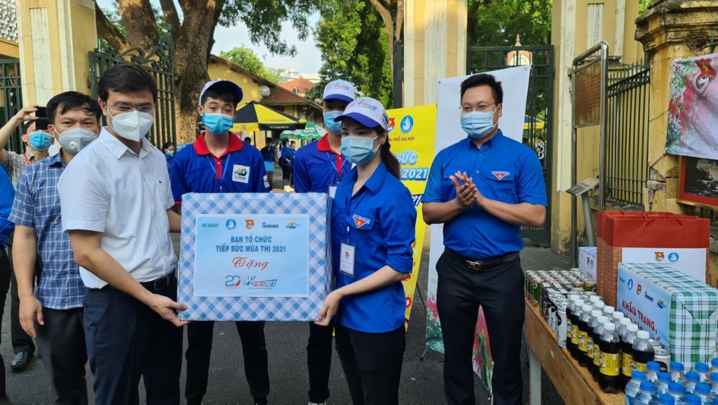 Động viên các tình nguyện viên 