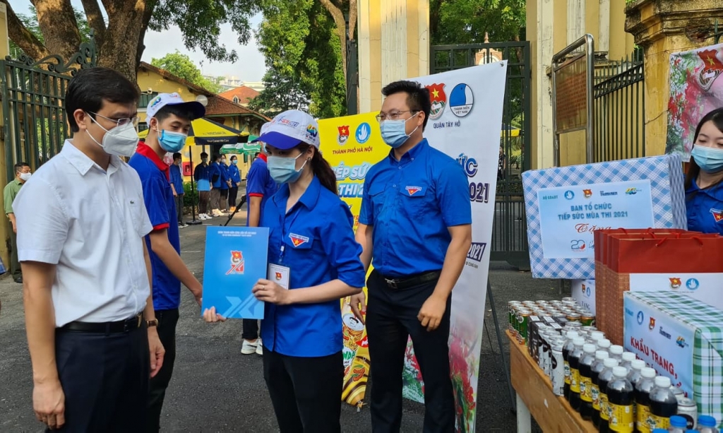 Động viên các tình nguyện viên 