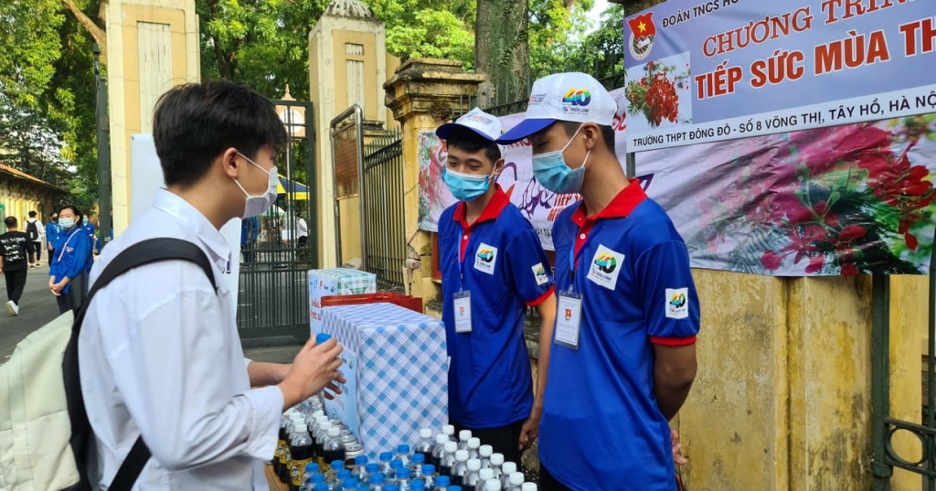 Động viên các tình nguyện viên 