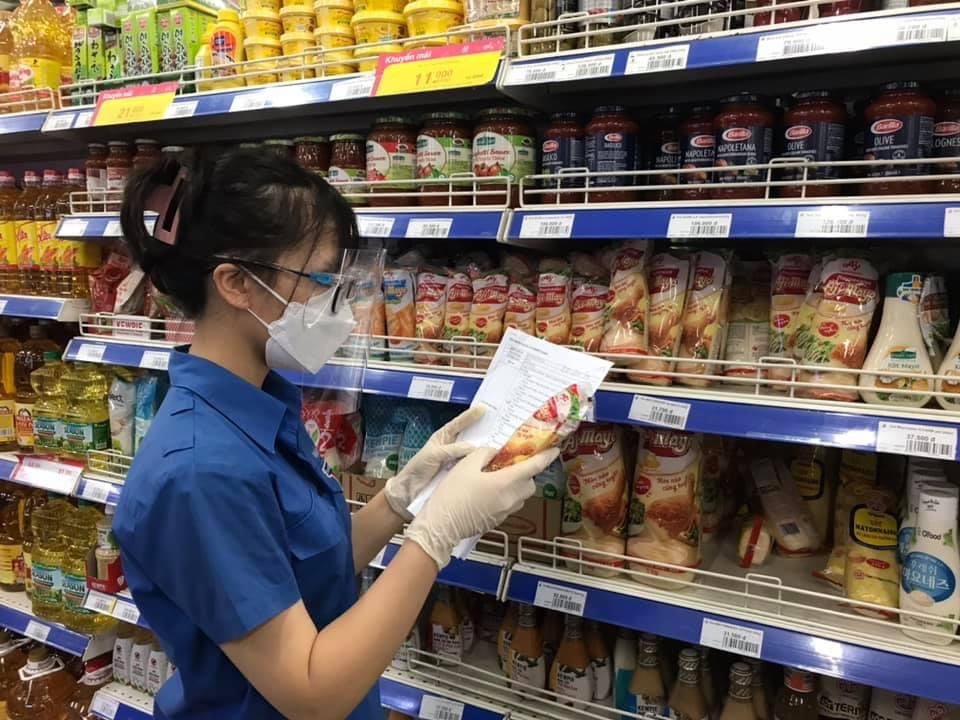 TNV đi chợ giúp người dân TP. Hồ Chí Minh