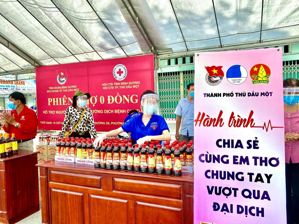 Tuổi trẻ TP Thủ Dầu Một tổ chức phiên chợ 0 đồng hỗ trợ người lao động