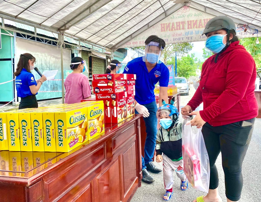 Phiên chợ 0 đồng của tuổi trẻ thành phố Thủ Dầu Một