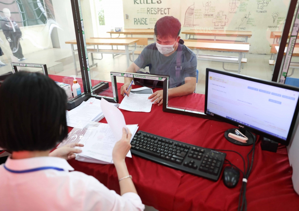  Phụ huynh đã được hỗ trợ nhiệt tình, an toàn đảm bảo phòng chống dịch