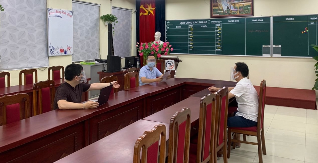Trường THCS Thăng Long (Ba Đình) hỗ trợ phụ huynh tuyển sinh trong thời gian tuyển sinh trực tuyến