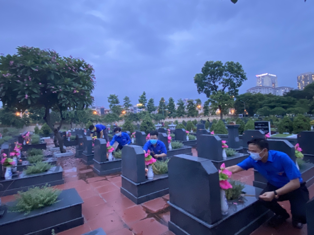 Tuổi trẻ Hà Nội thắp nến tri ân kỷ niệm ngày Thương binh – Liệt sỹ