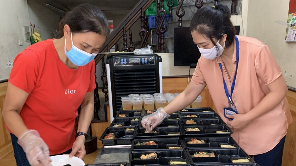 Những suất ăn ấm tình tại phường Vĩnh Phúc (Ba Đình)
