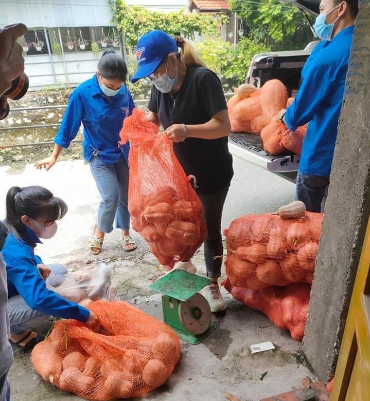 Người dân Bắc Giang chia sẻ cùng Hà Nội giữa tâm dịch