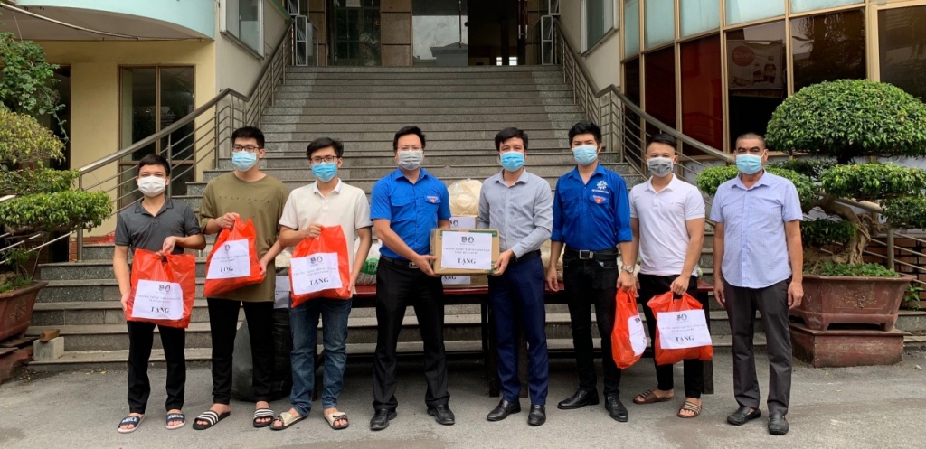 Hà Nội: Sinh viên các trường đại học, học viện, cao đẳng nhận quà “Tiếp sức sinh viên vượt qua Covid”