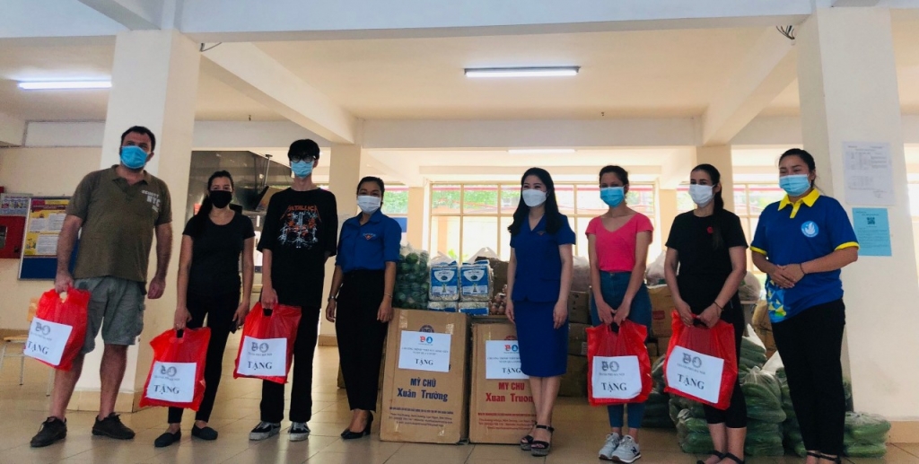 Hà Nội: Sinh viên các trường đại học, học viện, cao đẳng nhận quà “Tiếp sức sinh viên vượt qua Covid”