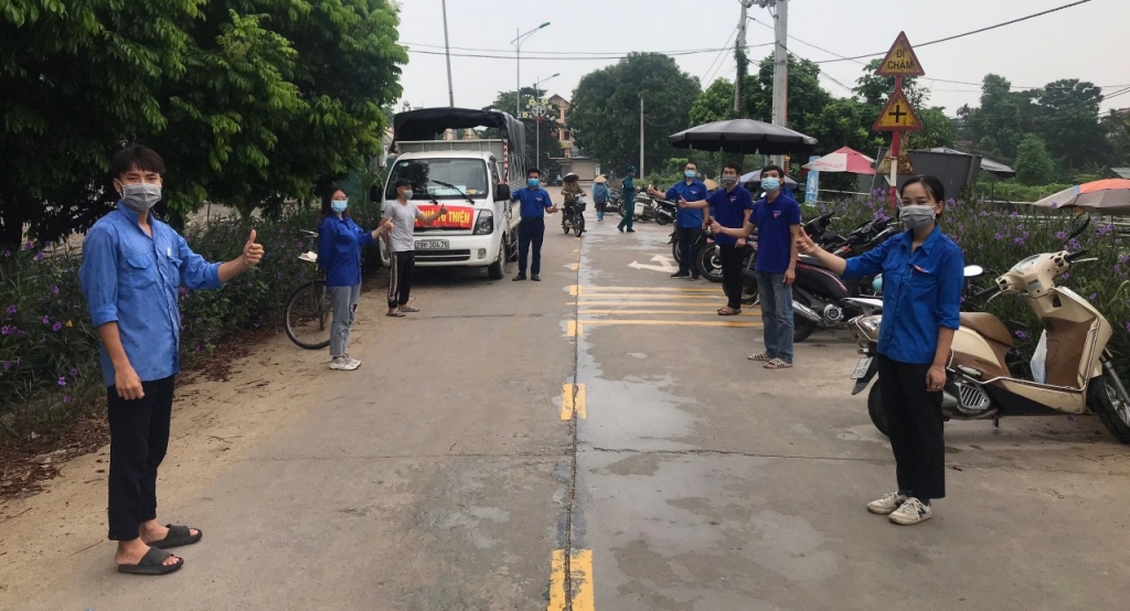 Thanh Trì: San sẻ yêu thương từ “bó rau, chai sữa”