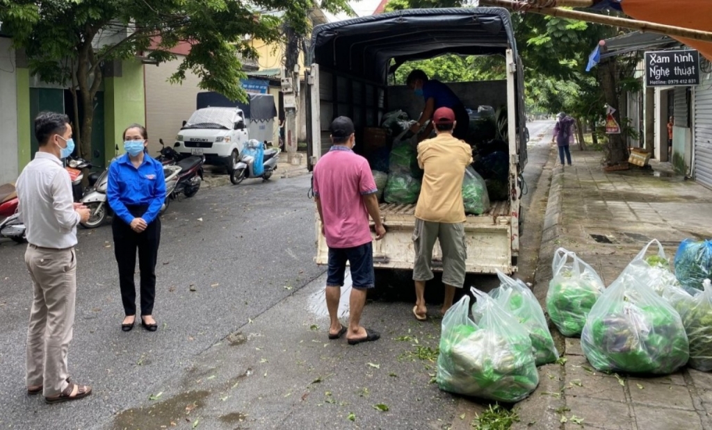 Thanh Trì: San sẻ yêu thương từ “bó rau, chai sữa”