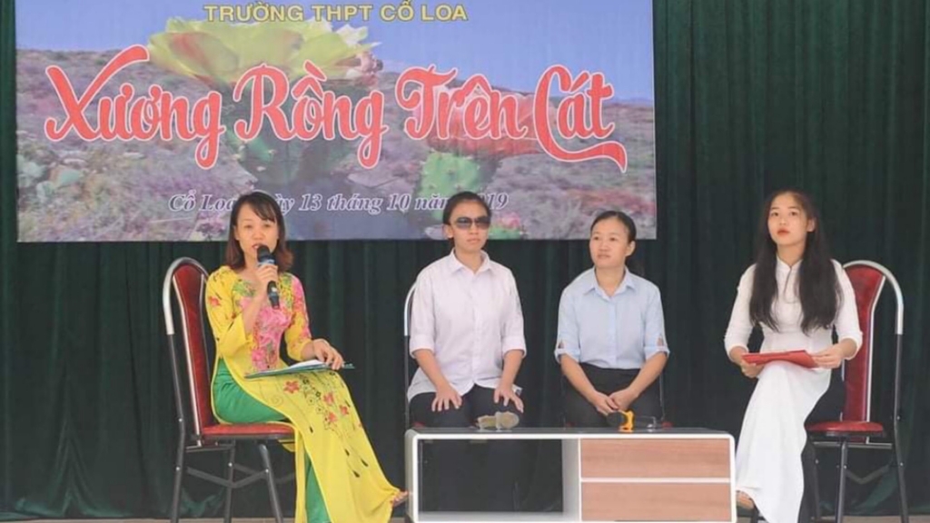 Linh tham gia chương trình “Xương rồng trên cát” truyền cảm hứng cho nhiều bạn học sinh trường THPT Cổ Loa