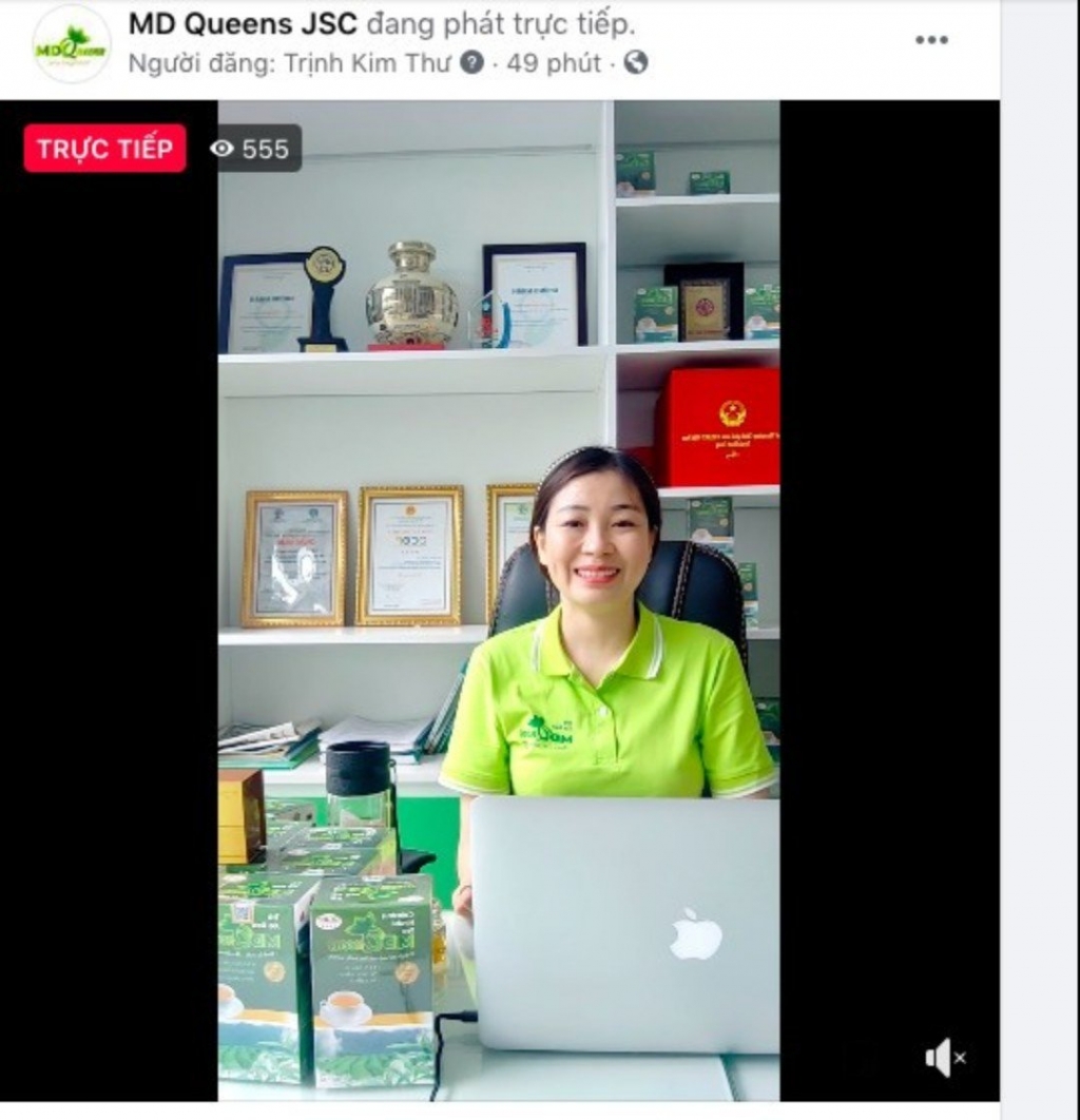 Hàng tuần, chị Kim Thư thường dành thời gian livestream để trao đổi với các thành viên trong diễn đàn “Gieo hạt giá trị”, thu hút hàng trăm lượt tham dự