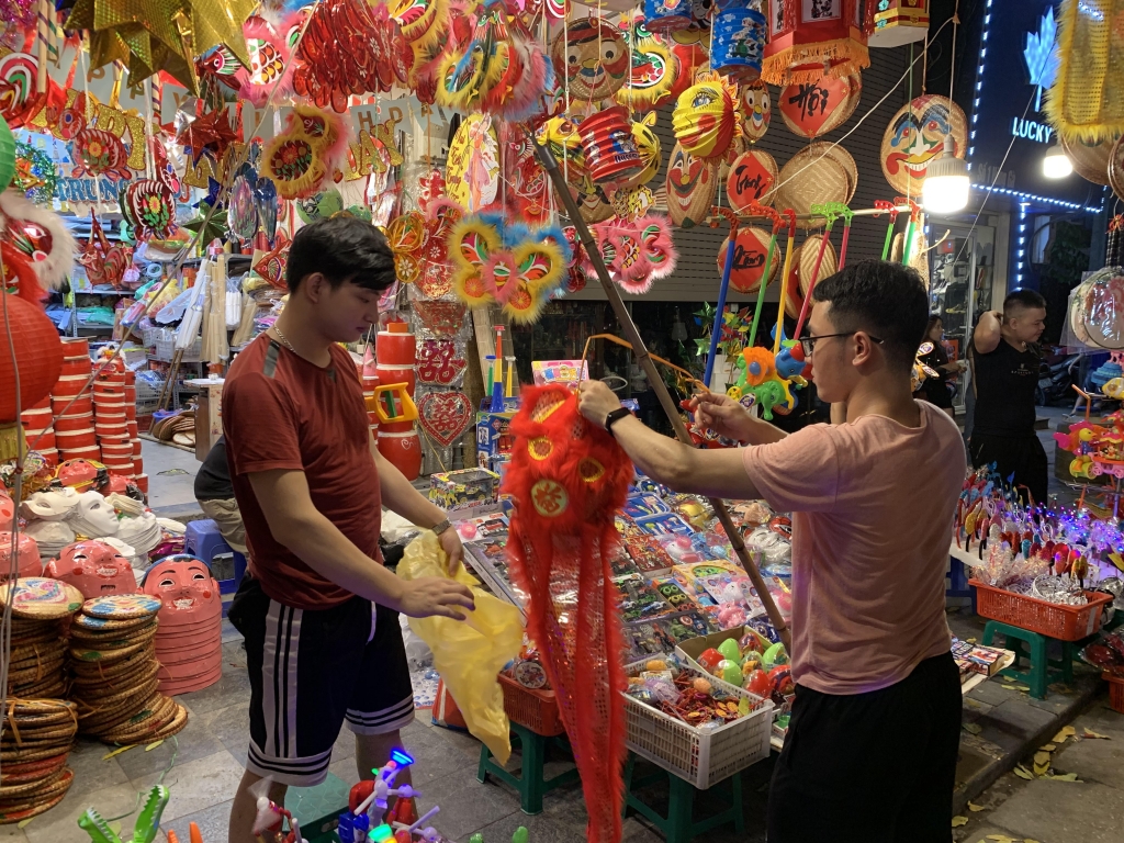 Đồ chơi Trung thu truyền thống vẫn quot lên ngôi quot ở thời đại 4 0