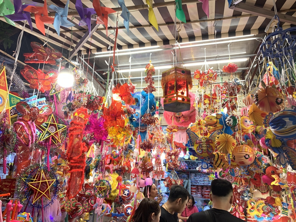 Đồ chơi Trung thu truyền thống vẫn 