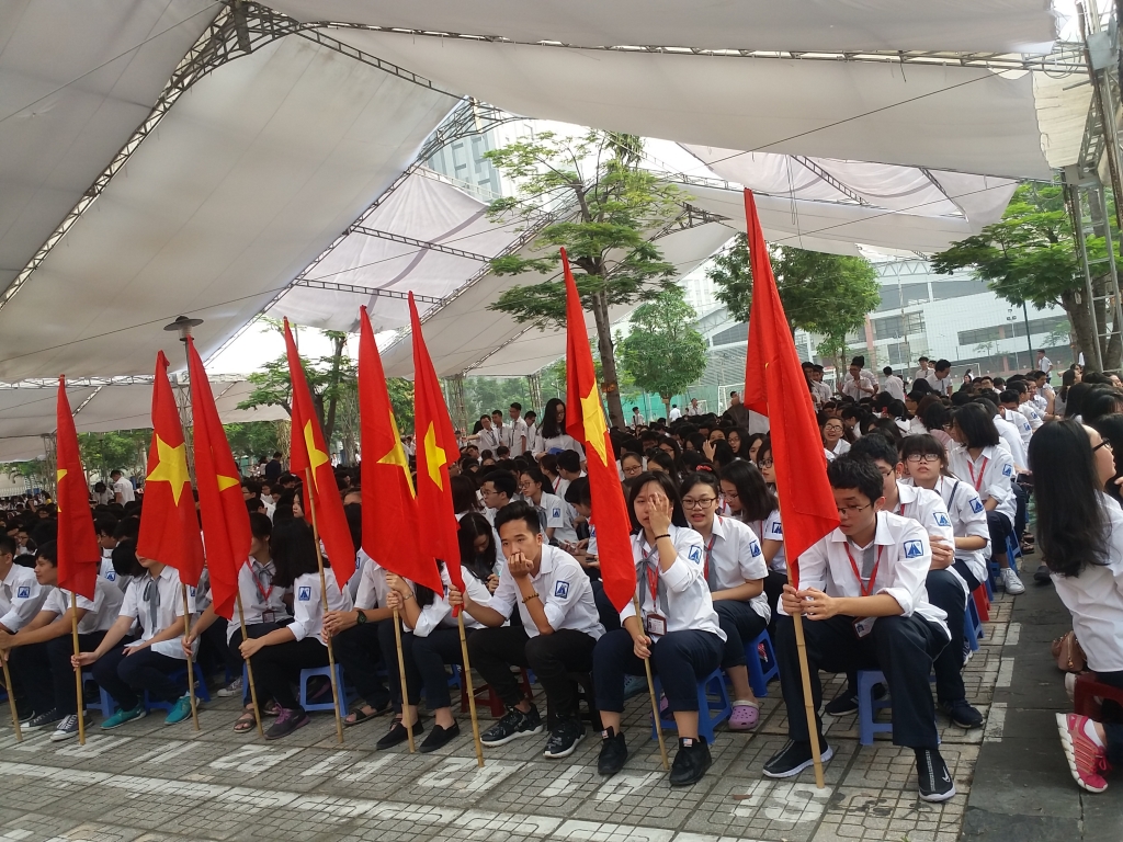 Nhiều ý kiến đồng tình với việc nên quy định độ tuổi để sử dụng điện thoại trong giờ học