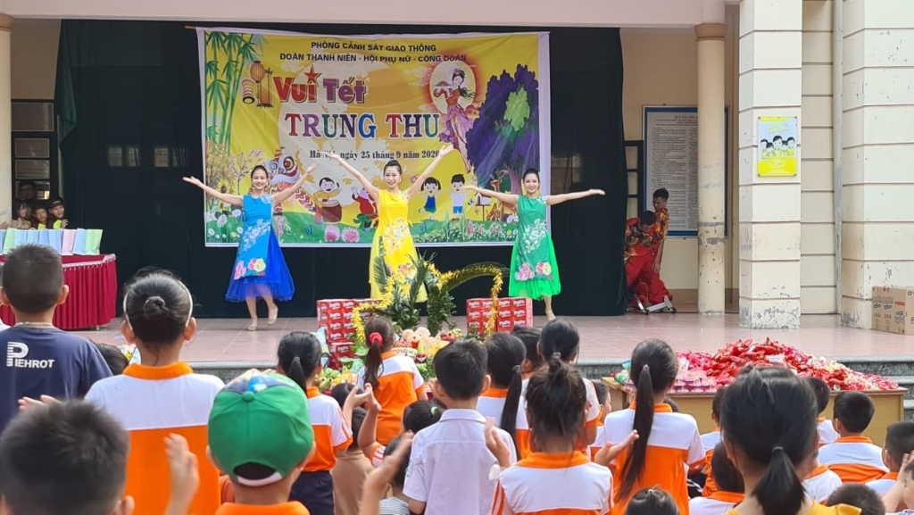 Vui Trung thu không quên học an toàn khi đi trên đường