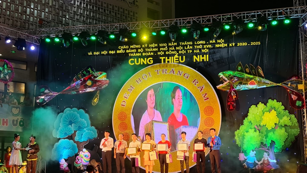 Đêm hội trăng rằm: Mang nụ cười và niềm vui tới thiếu nhi Hà Nội