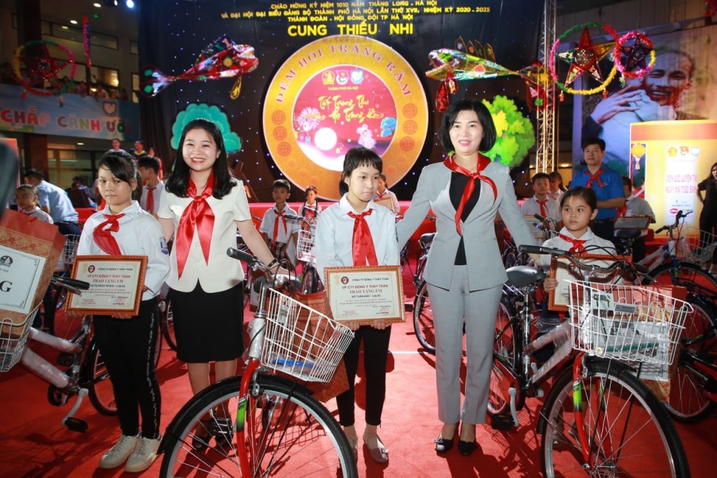 Phùng Thị Hồng Hà – Thành ủy viên, Phó Chủ tịch Hội đồng nhân dân Thành phố Hà Nội; Nguyễn Sỹ Trường – Phó Chủ tịch Mặt trận tổ quốc Việt Nam Thành phố Hà Nội; Chu Hồng Minh 