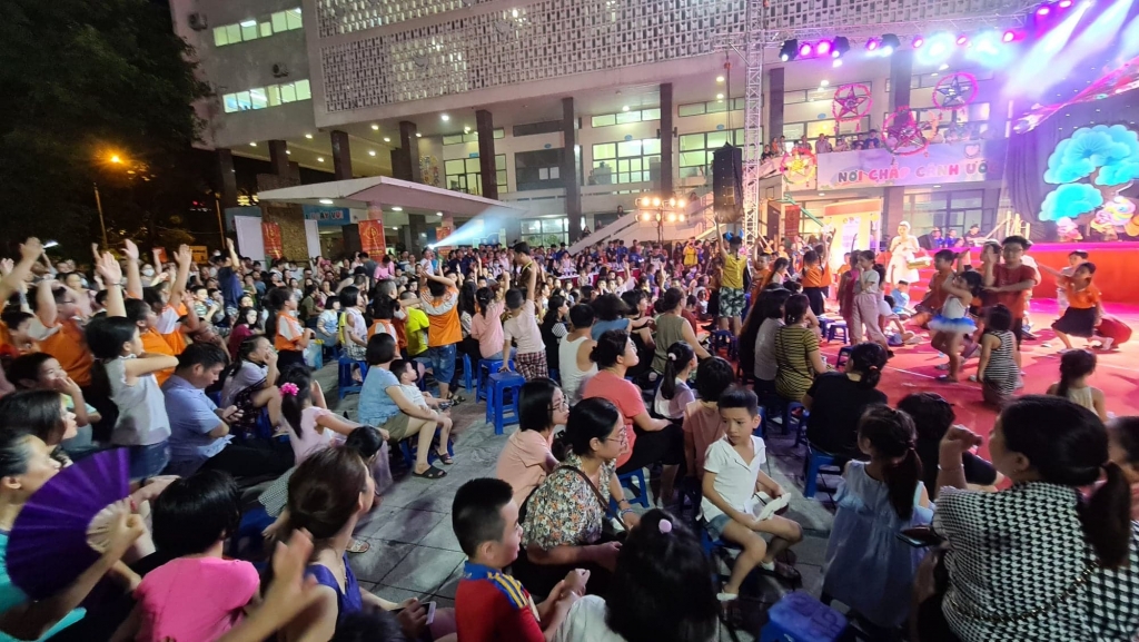 Đêm hội trăng rằm: Mang nụ cười và niềm vui tới thiếu nhi Hà Nội