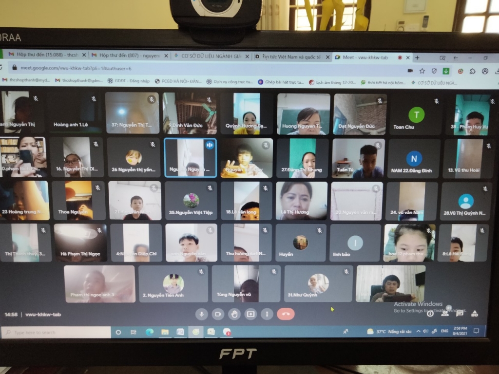 Giờ học online tại trường THCS Hợp Thanh