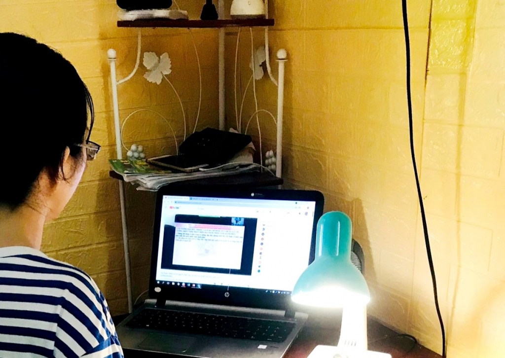 học sinh trường THCS Nguyễn Trãi (ba Đình) học trực tuyến