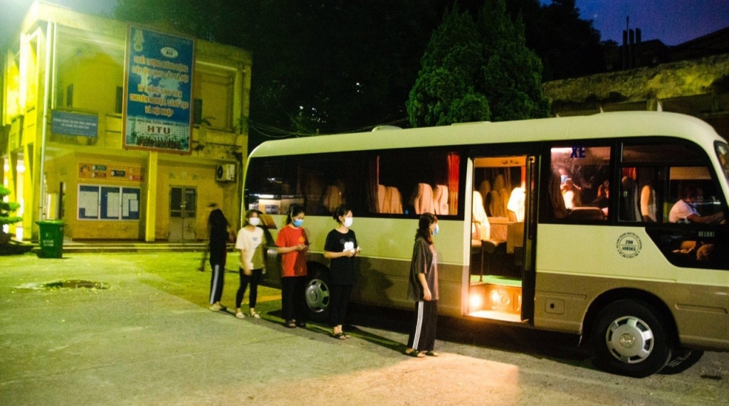 Sinh viên ĐH Công nghiệp Dệt may Hà Nội hỗ trợ địa phương phòng chống dịch