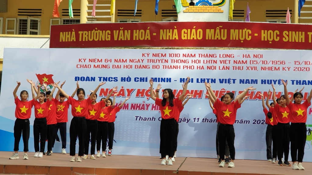Các tiết mục văn nghệ đa dạng về thể loại Các tiết mục văn nghệ đa dạng về thể loại