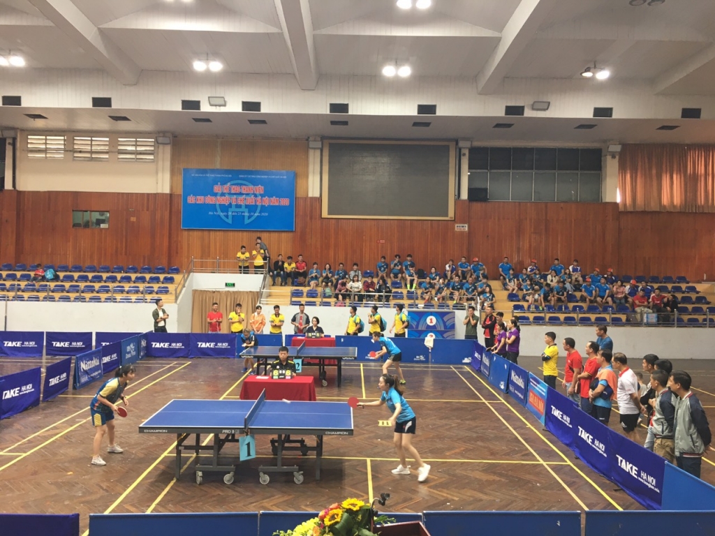 Những màn thi đấu căng thẳng của các đội chơi