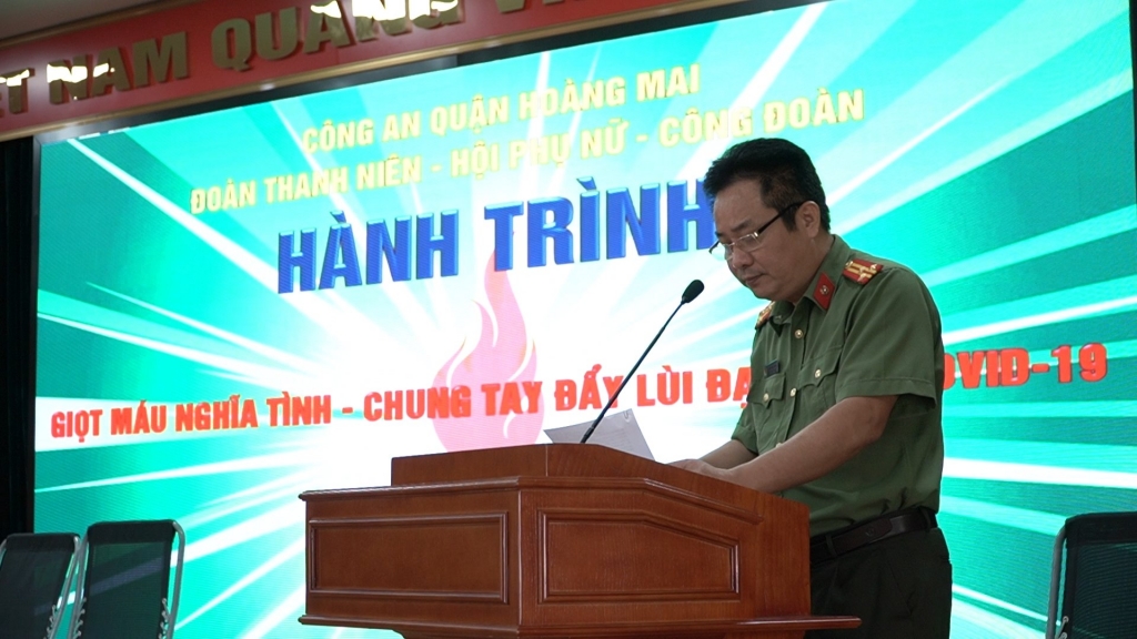 Thượng tá Nguyễn Văn Linh phát biểu tại chương trình