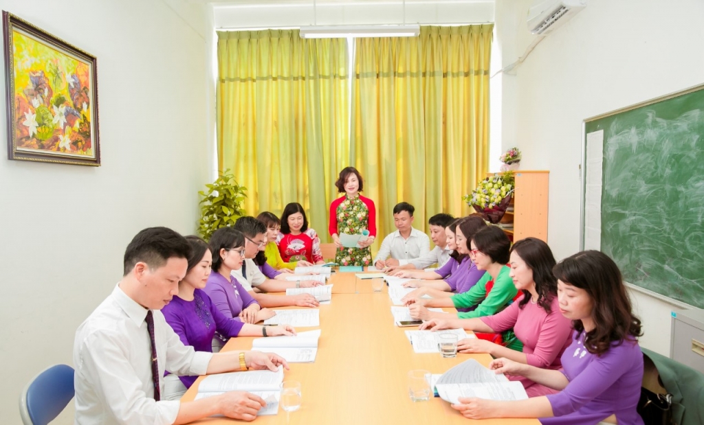 Các thầy cô trường THPT Kim Liên họp công tác chuyên môn (Ảnh tư liệu)