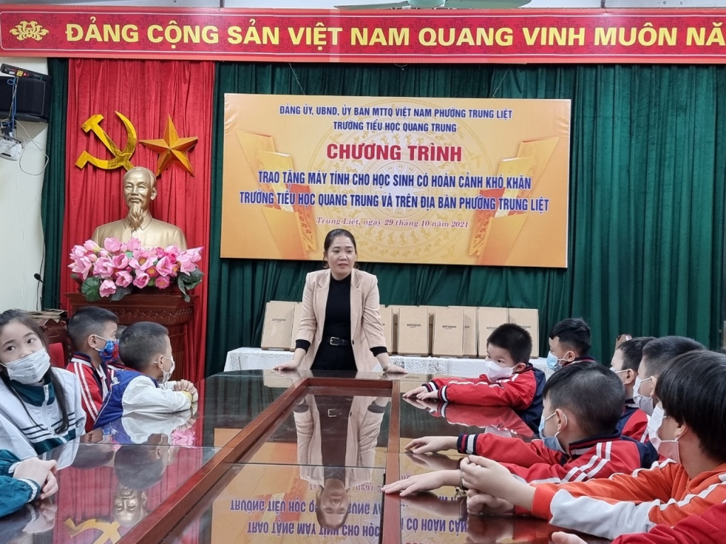 Bà Trần Minh Xuân, Quận Ủy viên, Bí thư Đảng Ủy phường Trung Liệt phát biểu tại sự kiện