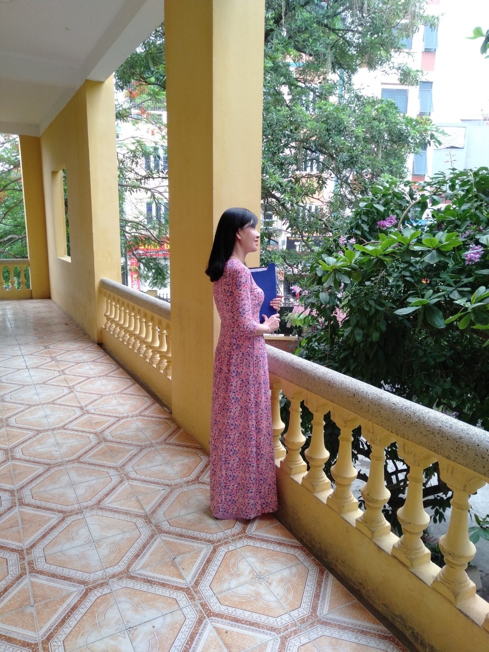 Cô giáo Đỗ Thị Hoàng Mai tại trường Tiểu học Nông nghiệp 1 (Gia Lâm)