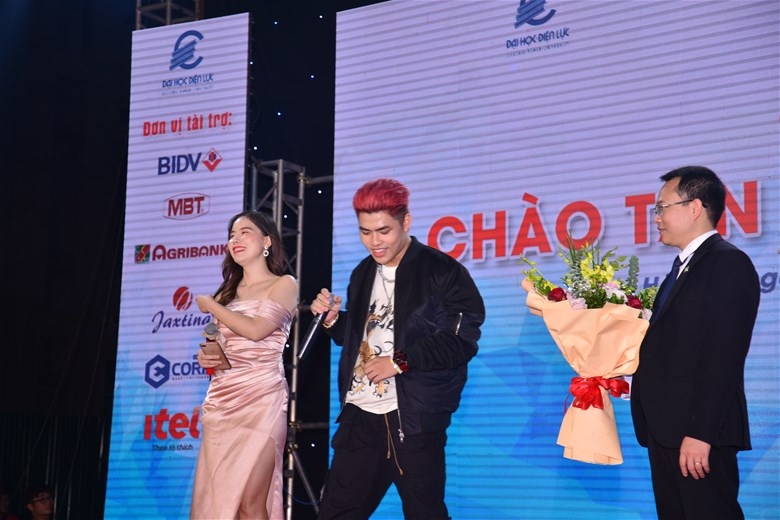 Tưng bừng đêm “Gala chào tân sinh viên 2020” trường ĐH Điện lực