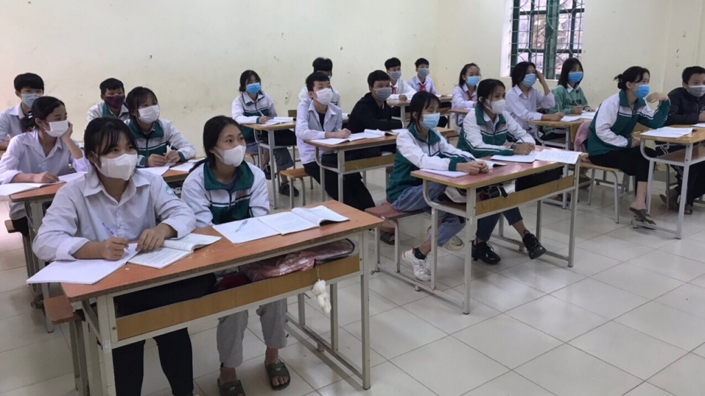 Học sinh trường Phổ thông cơ sở Hợp Nhất  rất háo hức khi được đến trường