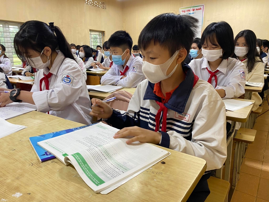 Học sinh huyện Ba Vì rộn ràng trong ngày đi học trở lại