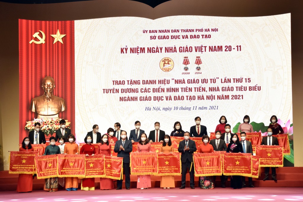 370 tập thế và 190 cá nhân thuộc ngành Giáo dục và Đào tạo Thủ đô.