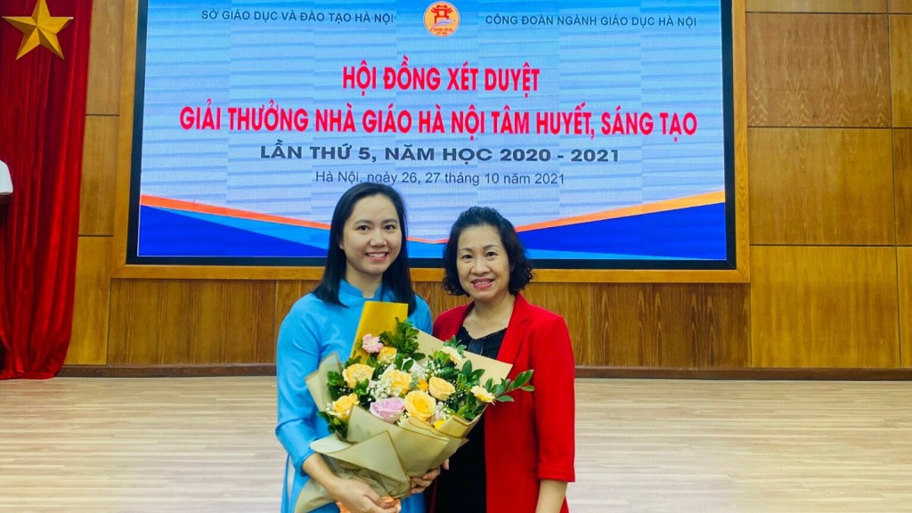 Cô Sinh tại hội đồng xét duyệt “Giải thưởng nhà giáo tâm huyết, sáng tạo”