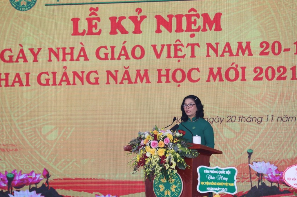 Nhà giáo ưu tú, GS.TS. Nguyễn Thị Lan