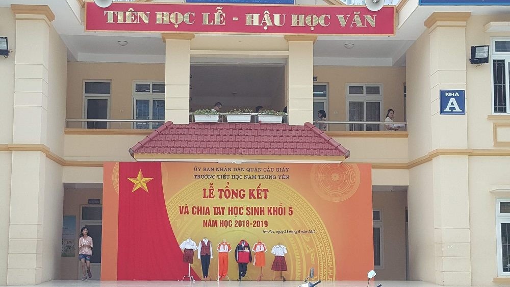 Theo GS. Trần Ngọc Thêm, khẩu hiệu “Tiên học lễ, hậu học văn” vì không thể hiện được tính dân chủ trong giáo dục