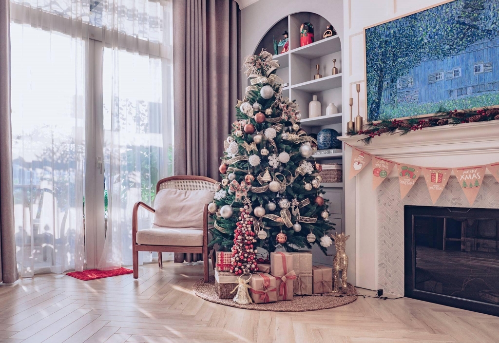 Cây thông Noel nhỏ gọn, xinh xắn được bày bán đa dạng trên thị trường